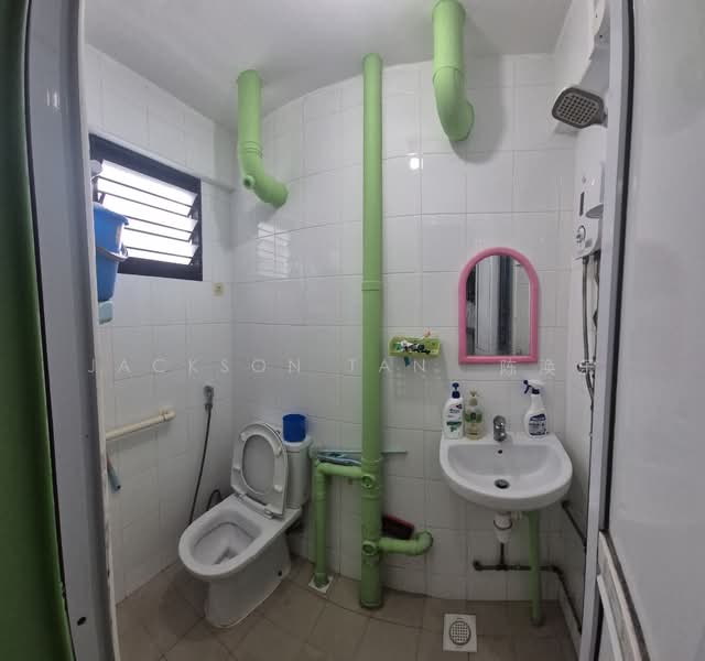 328 Hougang Avenue 5 HDB Flat For Sale at S$ 640,000 | PropertyGuru Singapore - Bathroom