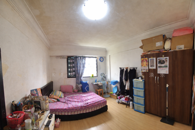 328 Hougang Avenue 5 HDB Flat For Sale at S$ 640,000 | PropertyGuru Singapore - Bedroom