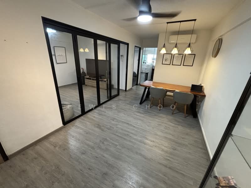 153 Yishun Street 11 HDB Flat For Sale at S$ 468,000 | PropertyGuru Singapore - Living Room