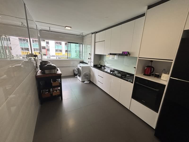 153 Yishun Street 11 HDB Flat For Sale at S$ 468,000 | PropertyGuru Singapore - Kitchen