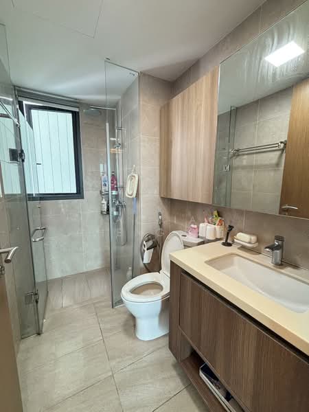 Kingsford Waterbay Condominium For Sale at S$ 1,330,000 | PropertyGuru Singapore - Bathroom