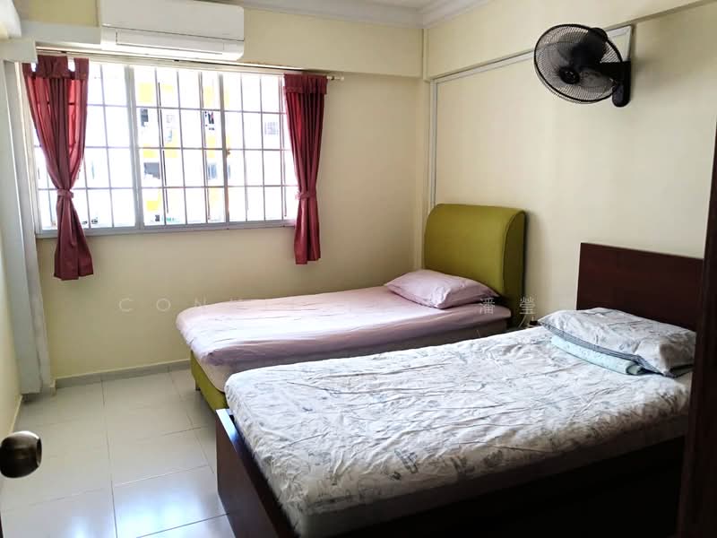 215 Bukit Batok Street 21 HDB Flat For Sale at S$ 588,000 | PropertyGuru Singapore - Bedroom