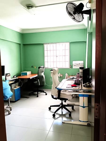 215 Bukit Batok Street 21 HDB Flat For Sale at S$ 588,000 | PropertyGuru Singapore - Study