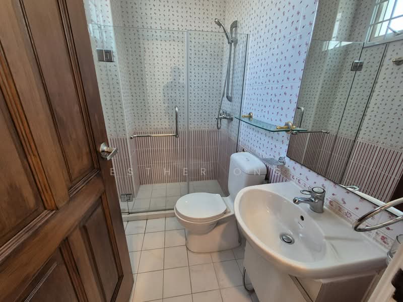 Dunman Lane, , 5 Bedrooms, 3,400 sqft, Semi-Detached House For Rent, by Esther Ong, 500086600 - Bathroom - PropertyGuru.com.sg