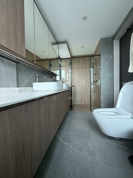 Waterfront Waves, 766 Bedok Reservoir Road, 4 Bedrooms, 1,572 sqft, Condominium For Rent, by Hong Meiyu, 500086602 - Bathroom - PropertyGuru.com.sg