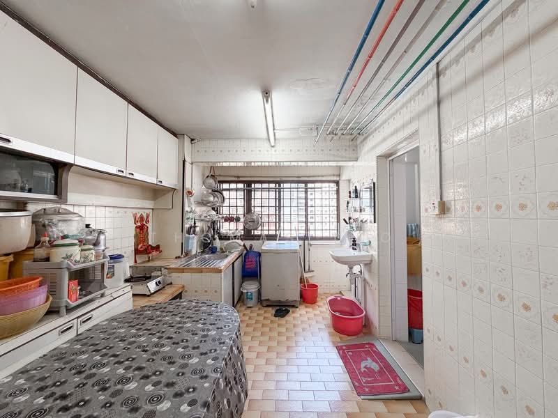 335A Smith Street HDB Flat For Sale at S$ 500,000 | PropertyGuru Singapore - Kitchen