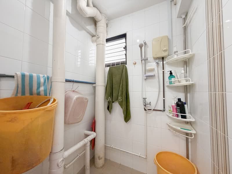 335A Smith Street HDB Flat For Sale at S$ 500,000 | PropertyGuru Singapore - Bathroom