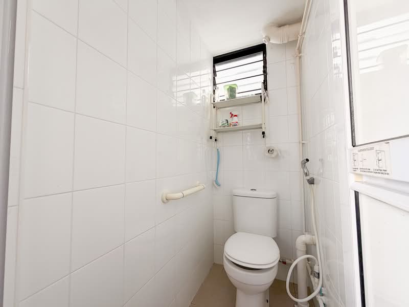 335A Smith Street HDB Flat For Sale at S$ 500,000 | PropertyGuru Singapore - Bathroom