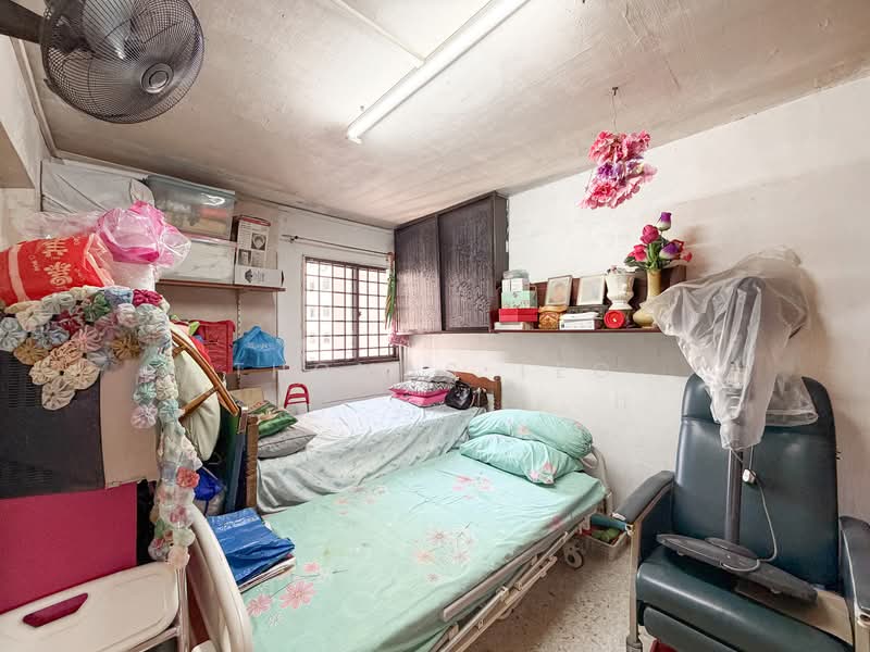 335A Smith Street HDB Flat For Sale at S$ 500,000 | PropertyGuru Singapore - Bedroom