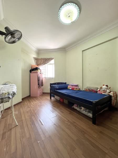 395 Bukit Batok West Avenue 5 HDB Flat For Sale at S$ 575,000 | PropertyGuru Singapore - Bedroom