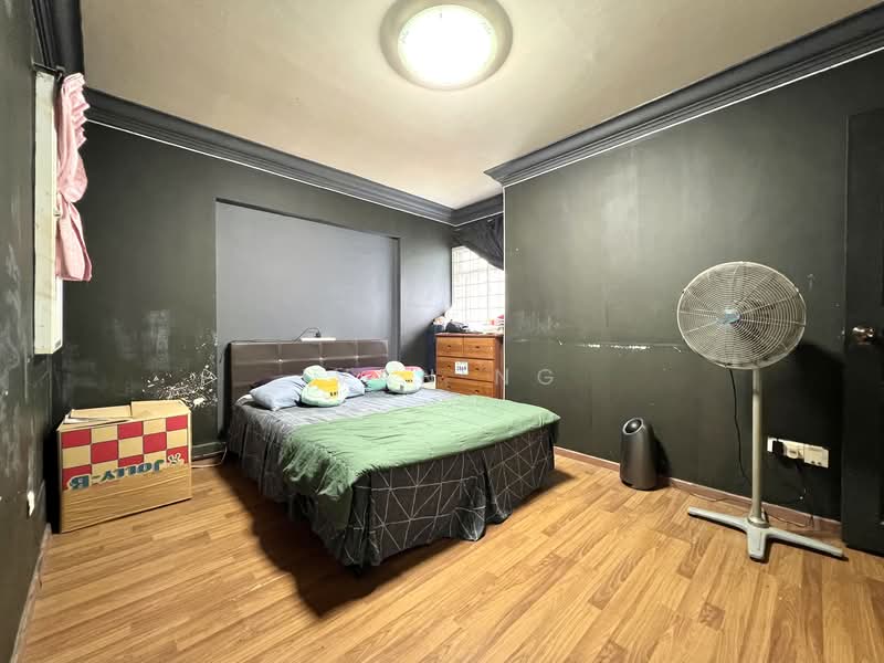 395 Bukit Batok West Avenue 5 HDB Flat For Sale at S$ 575,000 | PropertyGuru Singapore - Bedroom