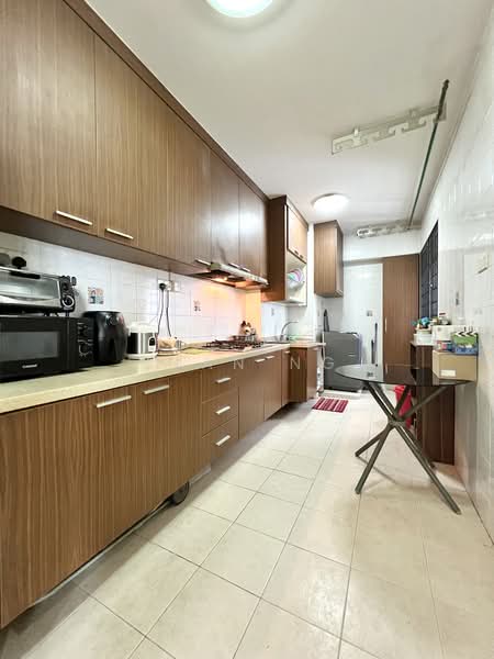 395 Bukit Batok West Avenue 5 HDB Flat For Sale at S$ 575,000 | PropertyGuru Singapore - Kitchen