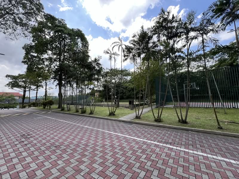 395 Bukit Batok West Avenue 5 HDB Flat For Sale at S$ 575,000 | PropertyGuru Singapore - Exterior