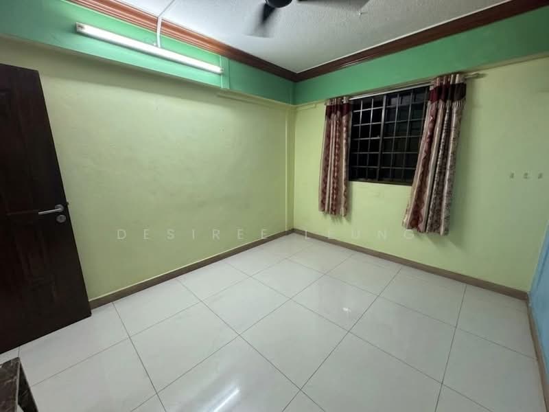 23 Hougang Avenue 3 HDB Flat For Sale at S$ 500,000 | PropertyGuru Singapore - Common Room (Original) 