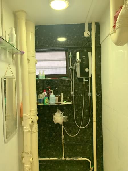 36 Chai Chee Avenue HDB Flat For Sale at S$ 380,000 | PropertyGuru Singapore - Bathroom