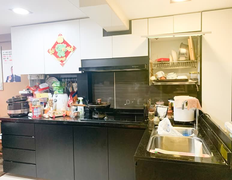 36 Chai Chee Avenue HDB Flat For Sale at S$ 380,000 | PropertyGuru Singapore - Kitchen