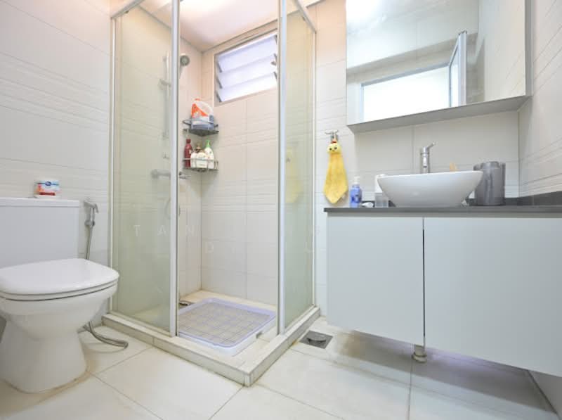 443A Bukit Batok West Avenue 8 HDB Flat For Sale at S$ 758,000 | PropertyGuru Singapore - Bathroom
