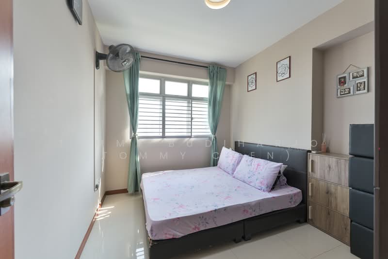 365A Sembawang Crescent HDB Flat For Sale at S$ 690,000 | PropertyGuru Singapore - Bedroom