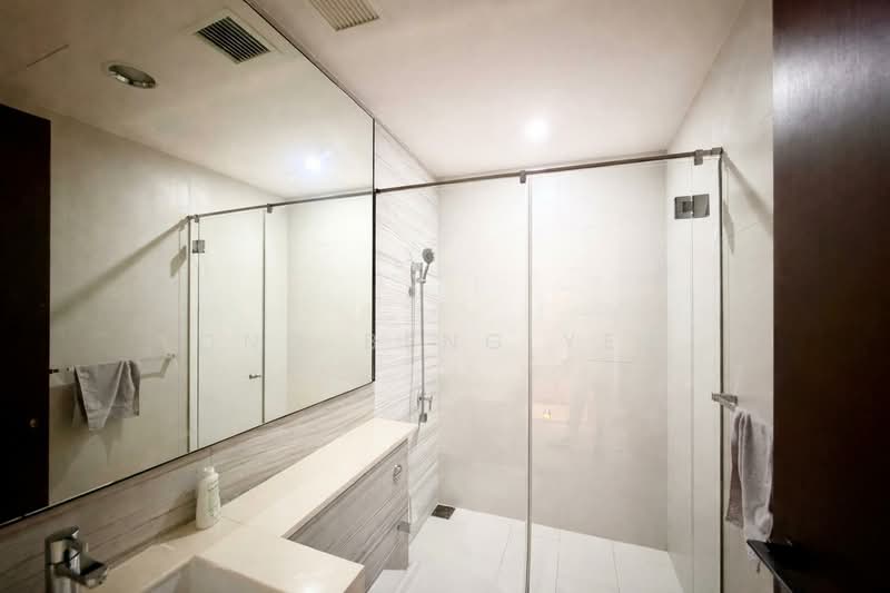 🚀 Own Landed in Prime D19 — Don’t Miss!, Berwick / Kensington Park, 5 Bedrooms, 3,600 sqft, Terraced House For Sale, by Ong Beng Yew, 500086667 - Bathroom - PropertyGuru.com.sg