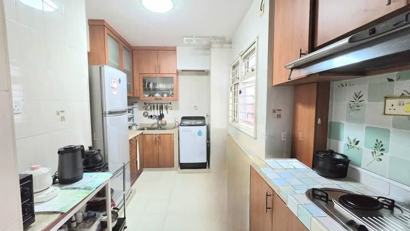 268A Compassvale Link HDB Flat For Sale at S$ 698,000 | PropertyGuru Singapore - Kitchen