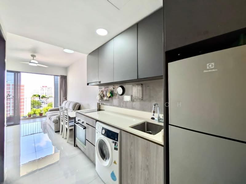 Riverfront Residences Condominium For Sale at S$ 799,999 | PropertyGuru Singapore - Kitchen