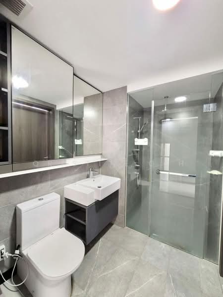 Riverfront Residences Condominium For Sale at S$ 799,999 | PropertyGuru Singapore - Bathroom