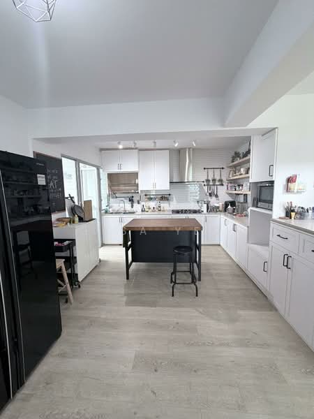 Woodlands Street 13 HDB Flat For Sale at S$ 830,000 | PropertyGuru Singapore - Kitchen