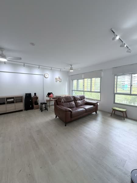 182B Woodlands Street 13, 182B Woodlands Street 13, Admiralty / Woodlands, 4 Bedrooms, 1,216 sqft, HDB Flat For Sale, by Elsa Yeo, 500086679 - Living Room - PropertyGuru.com.sg