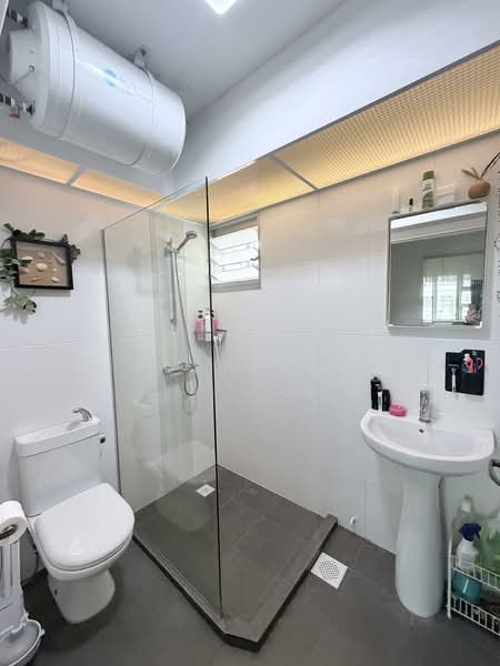 182B Woodlands Street 13, 182B Woodlands Street 13, Admiralty / Woodlands, 4 Bedrooms, 1,216 sqft, HDB Flat For Sale, by Elsa Yeo, 500086679 - Bathroom - PropertyGuru.com.sg