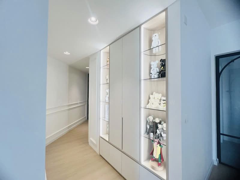 Riverfront Residences Condominium For Sale at S$ 2,780,000 | PropertyGuru Singapore - Corridor