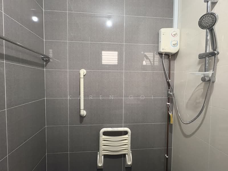 940 Jurong West Street 91, 940 Jurong West Street 91, 3 Bedrooms, 1,119 sqft, HDB Flat For Rent, by Karen Goi, 500086693 - Bathroom - PropertyGuru.com.sg