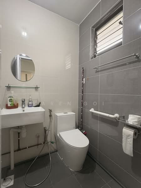 940 Jurong West Street 91, 940 Jurong West Street 91, 3 Bedrooms, 1,119 sqft, HDB Flat For Rent, by Karen Goi, 500086693 - Bathroom - PropertyGuru.com.sg