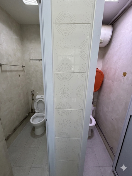 17 Beach Road HDB Flat For Sale at S$ 788,000 | PropertyGuru Singapore - Bathroom
