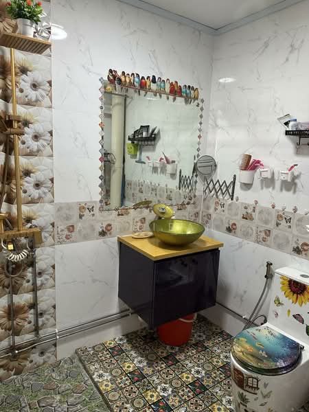 417 Serangoon Central HDB Flat For Sale at S$ 1,250,000 | PropertyGuru Singapore - Bathroom