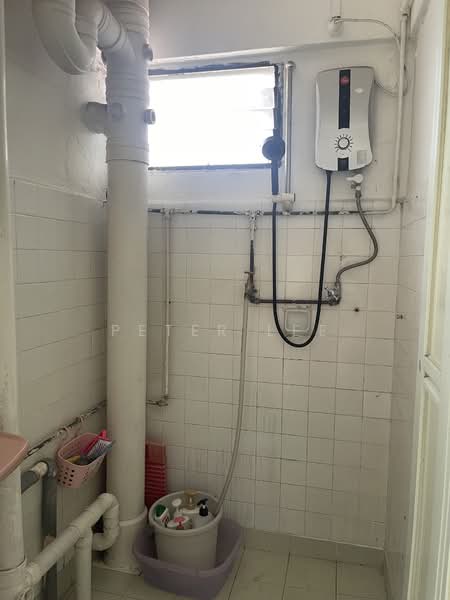 35 Chai Chee Avenue HDB Flat For Sale at S$ 480,000 | PropertyGuru Singapore - Bathroom