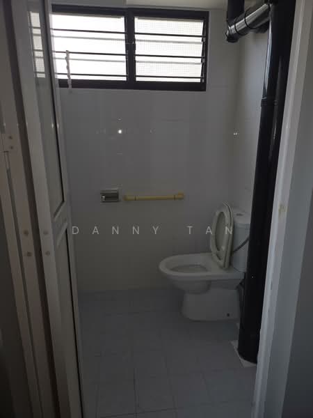 124 Ang Mo Kio Avenue 6, 124 Ang Mo Kio Avenue 6, Room Rental, 100 sqft, HDB Flat For Rent, by Danny Tan, 500086727 - Bathroom - PropertyGuru.com.sg