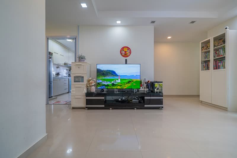 383 Bukit Batok West Avenue 5 HDB Flat For Sale at S$ 599,000 | PropertyGuru Singapore - Living Room