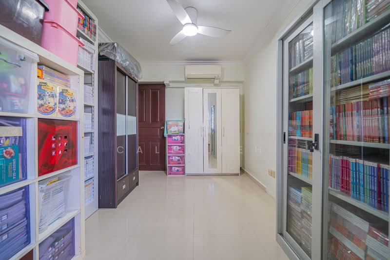 383 Bukit Batok West Avenue 5 HDB Flat For Sale at S$ 599,000 | PropertyGuru Singapore - Common Bedroom 1