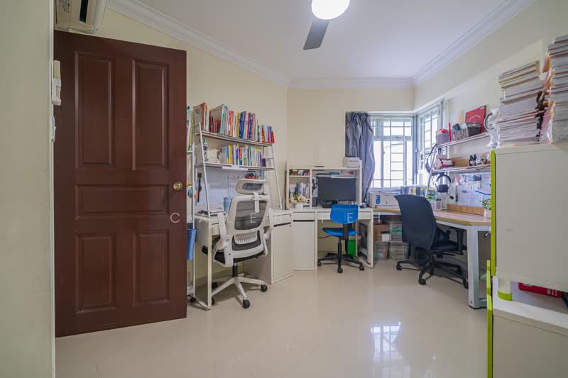 383 Bukit Batok West Avenue 5 HDB Flat For Sale at S$ 599,000 | PropertyGuru Singapore - Common Bedroom 2