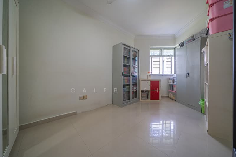 383 Bukit Batok West Avenue 5 HDB Flat For Sale at S$ 599,000 | PropertyGuru Singapore - Common Bedroom 1