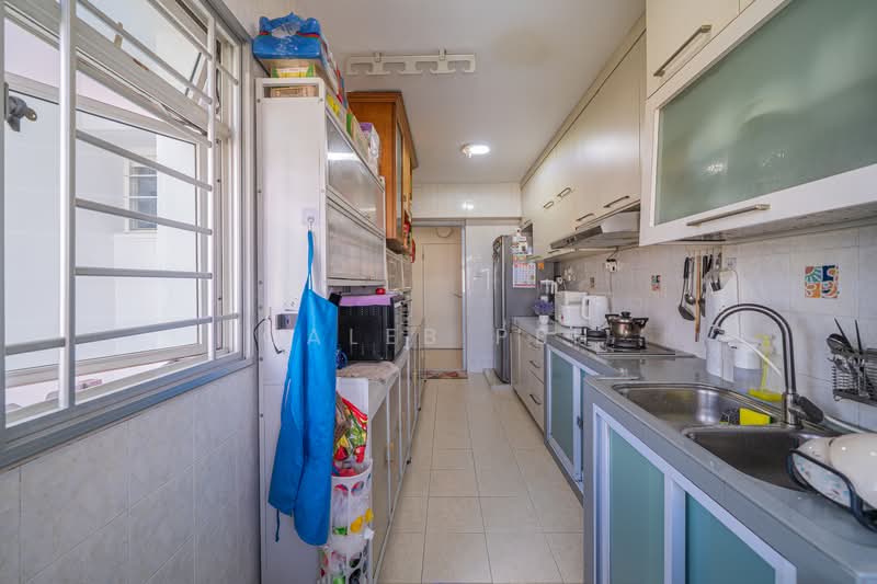 383 Bukit Batok West Avenue 5 HDB Flat For Sale at S$ 599,000 | PropertyGuru Singapore - Kitchen