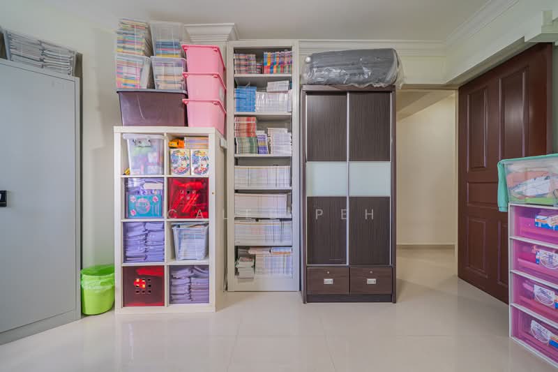 383 Bukit Batok West Avenue 5 HDB Flat For Sale at S$ 599,000 | PropertyGuru Singapore - Common Bedroom 1