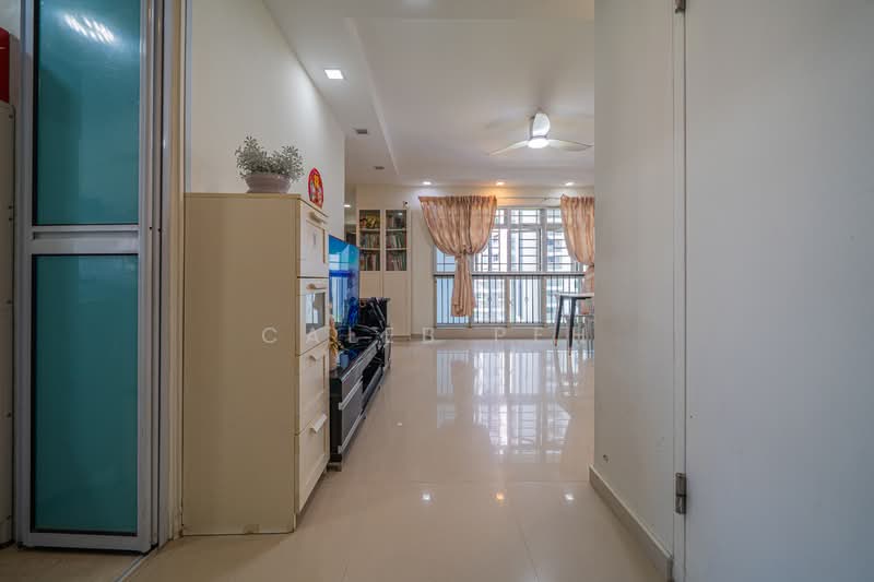 383 Bukit Batok West Avenue 5 HDB Flat For Sale at S$ 599,000 | PropertyGuru Singapore - Living Room
