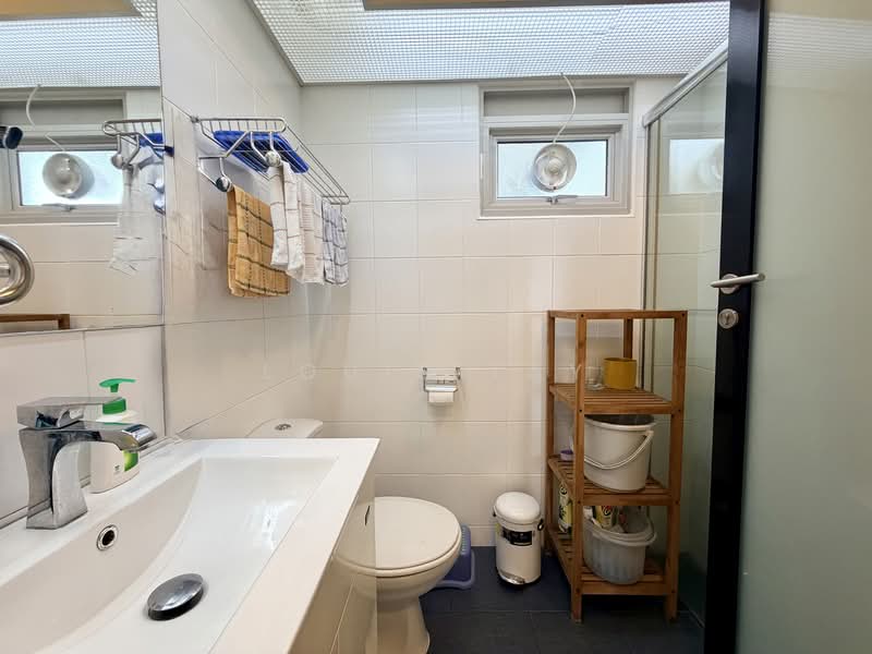 127D Kim Tian Road HDB Flat For Sale at S$ 1,400,000 | PropertyGuru Singapore - Bathroom