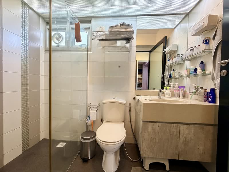 127D Kim Tian Road HDB Flat For Sale at S$ 1,400,000 | PropertyGuru Singapore - Bathroom