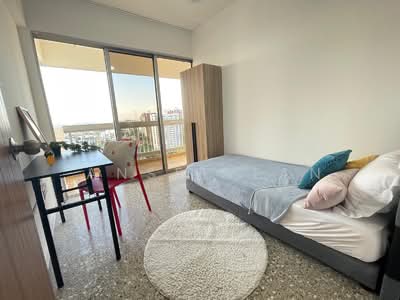 For Rent - Balcony Spacious Common Room, 5 Min Walk to Siglap MRT