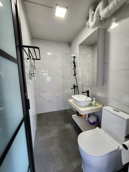 853 Hougang Central HDB Flat For Sale at S$ 1,299,000 | PropertyGuru Singapore - Bathroom
