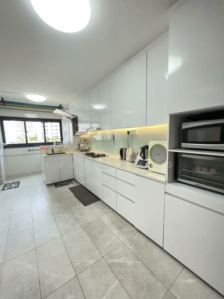 124 Bishan Street 12 HDB Flat For Sale at S$ 1,200,000 | PropertyGuru Singapore - Kitchen
