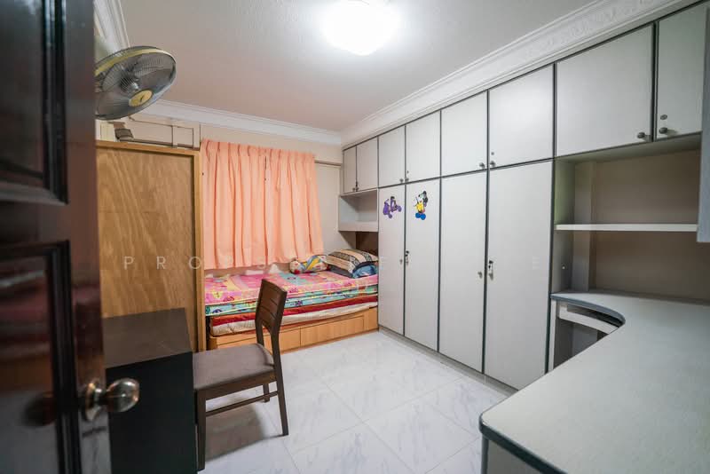 456 Ang Mo Kio Avenue 10 HDB Flat For Sale at S$ 390,000 | PropertyGuru Singapore - Bedroom
