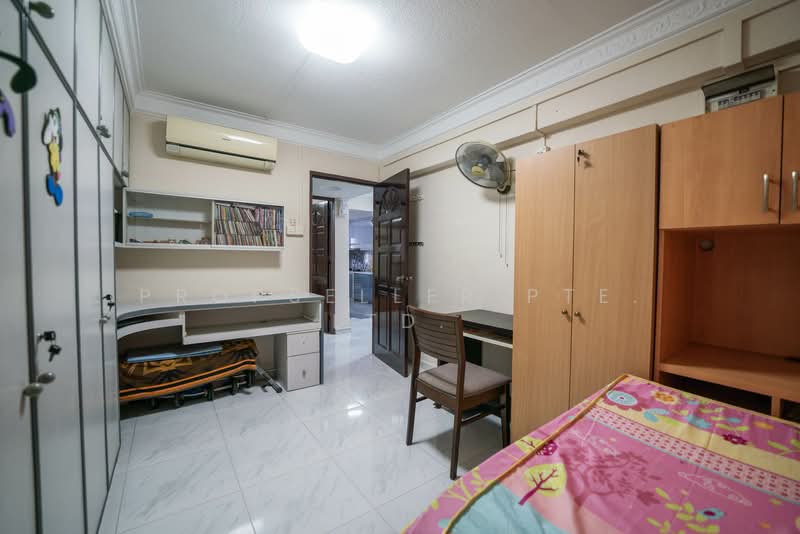 456 Ang Mo Kio Avenue 10 HDB Flat For Sale at S$ 390,000 | PropertyGuru Singapore - Bedroom